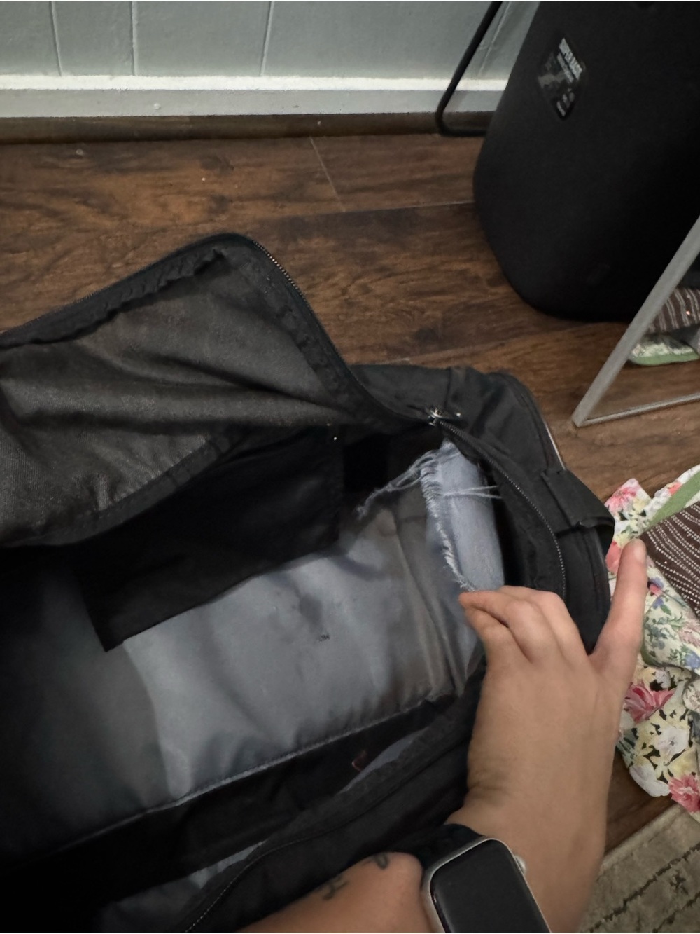 Under Armour Black Travel Duffel - Picture 6 of 7